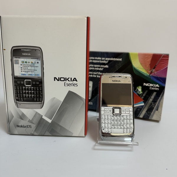 Мобильный телефон NOKIA E71-1 RM-346