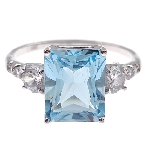 Кольцо из золота 585 пробы с топазом и фианитом