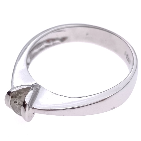 Кольцо из золота 750 пробы с бриллиантом